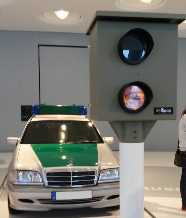 Speed camera in museum #manejar en alemania